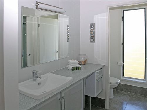 酒店 Island Views Beachfront Apartments