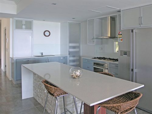 酒店 Island Views Beachfront Apartments