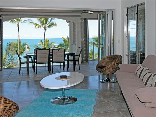 酒店 Island Views Beachfront Apartments