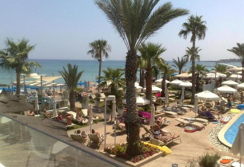 هتل Vrissaki Beach