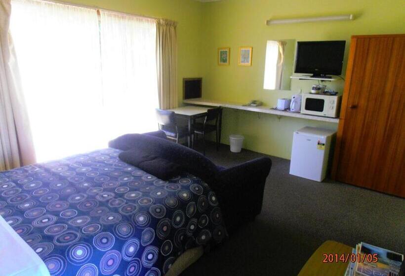 Opal Motel
