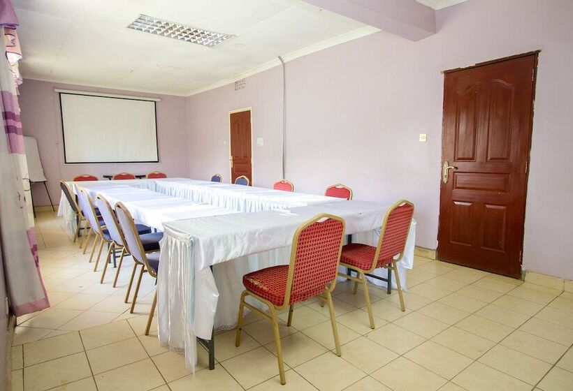 Parkview Safari Hotel And Apartments