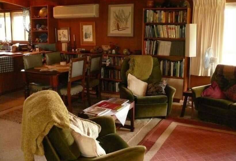 The Burrow At Wombat Bend