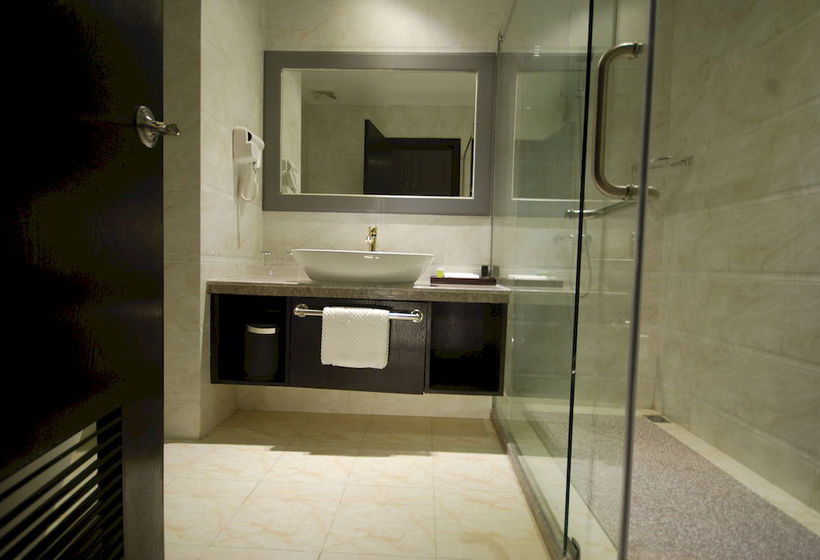 The Litz Hotel & Suites