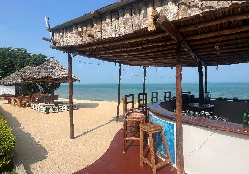 בית מלון כפרי Calamari Beach Villas