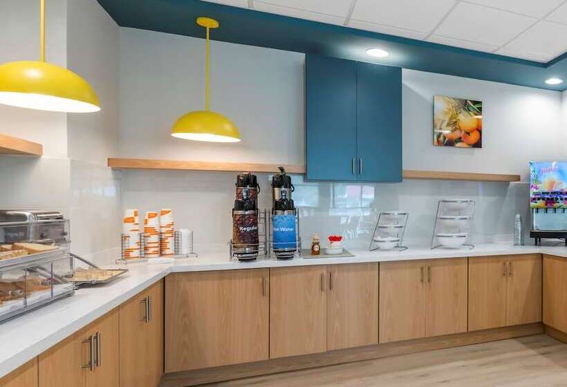 Отель Comfort Suites St Augustine Historic District Area