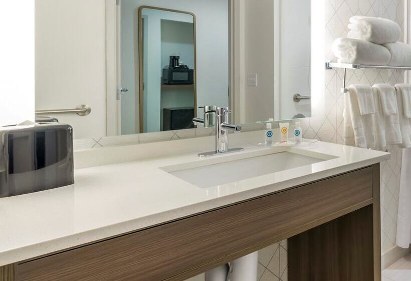 Отель Comfort Suites St Augustine Historic District Area