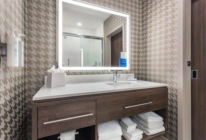 هتل Home2 Suites By Hilton Cedar Rapids Westdale