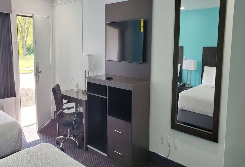 ホテル Travelodge By Wyndham Livonia Canton Novi Detroit Area