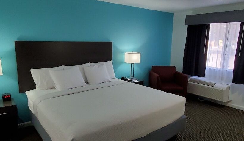 ホテル Travelodge By Wyndham Livonia Canton Novi Detroit Area