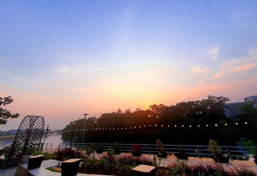 فندق Usabai Riverside Boutique