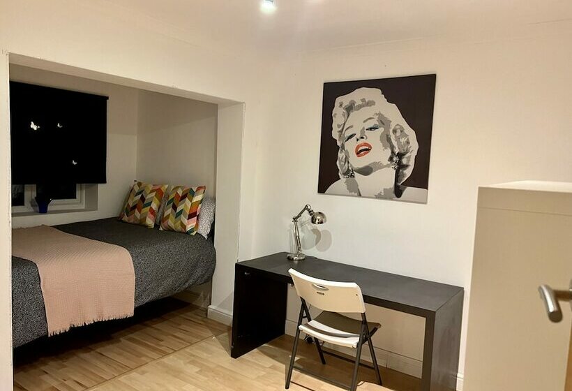 레지던스 Gorgeous Cosy Home 2 Miles From Heathrow Airport