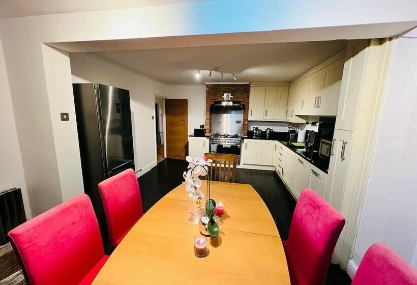 레지던스 Gorgeous Cosy Home 2 Miles From Heathrow Airport