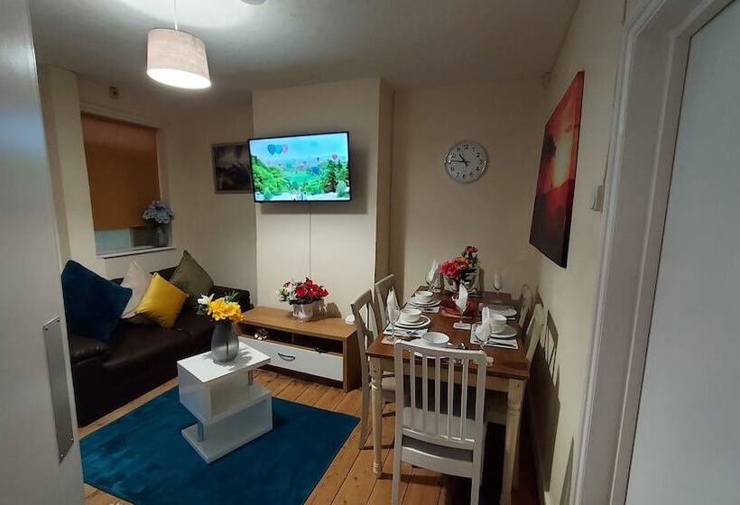 דירת נופש Ravensdale Villa  Ideal For Longer Stays In Kent