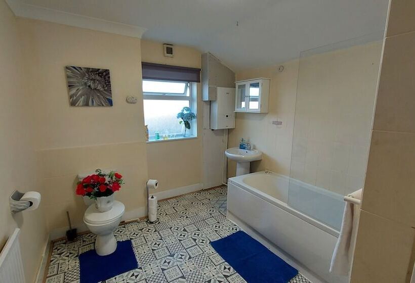 דירת נופש Ravensdale Villa  Ideal For Longer Stays In Kent