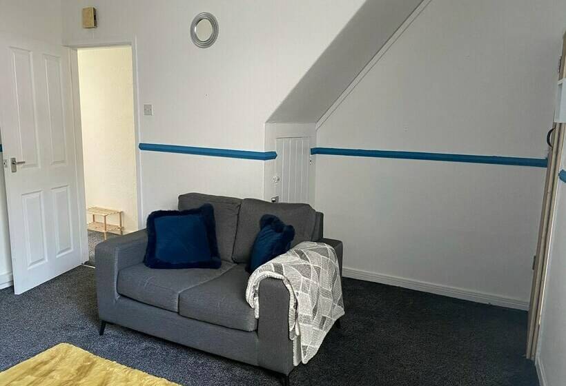 اقامتگاه The Union   Stylish 4 Bed House