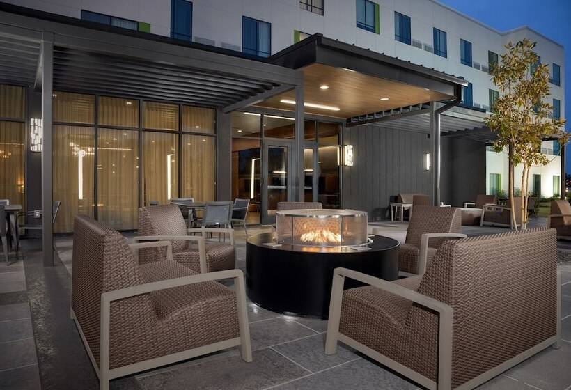 هتل Courtyard By Marriott Northport