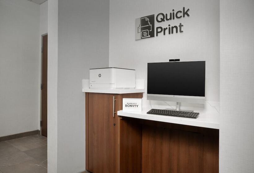 هتل Courtyard By Marriott Northport