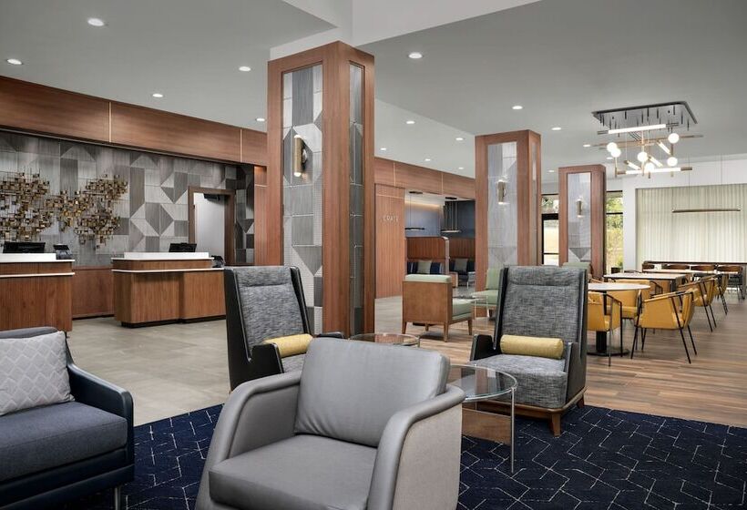 هتل Courtyard By Marriott Northport