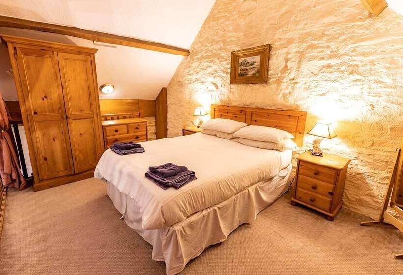 Отель West Hollowcombe Farm Cottages   Full Site Booking
