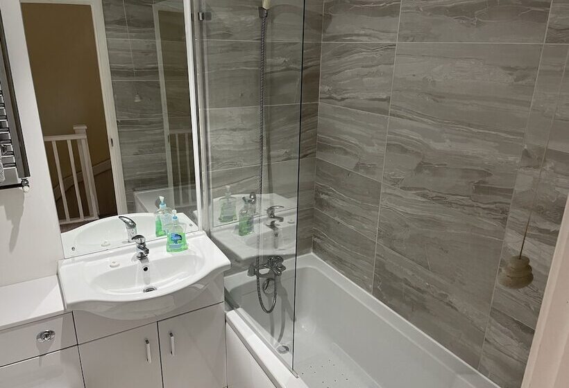 דירת נופש 3 Bed House In Stoke On Trent Free Sky Free Wifi