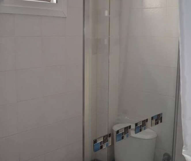 اقامتگاه Immaculate 3 Bed House In