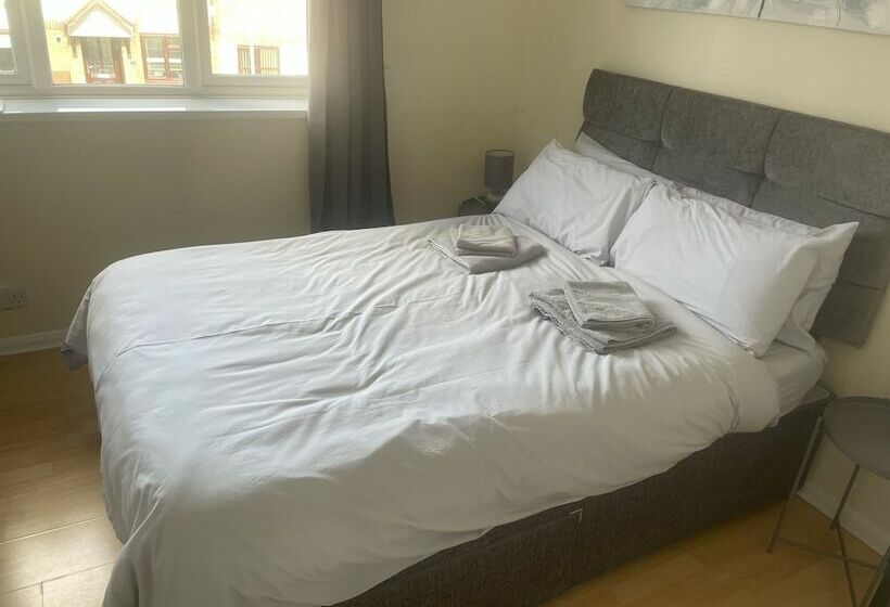 דירת נופש 3 Bed House In Stoke On Trent Free Sky Free Wifi