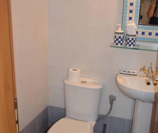 اقامتگاه Immaculate 3 Bed House In
