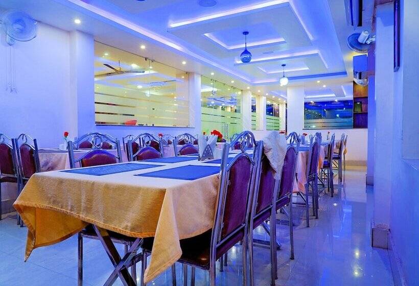 Fabhotel Kanchan Plaza