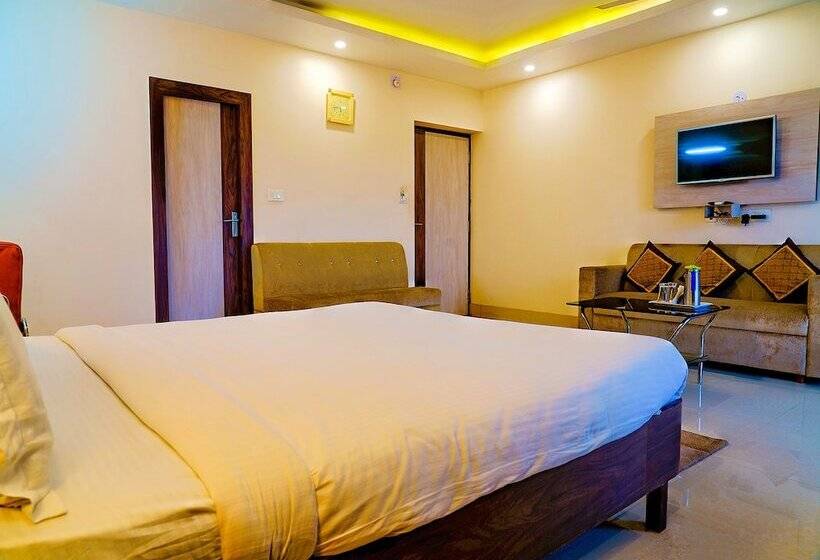 Fabhotel Kanchan Plaza