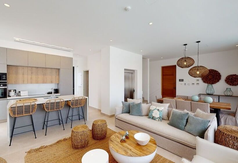 هتل Periyiali Konnos Villas Beach Resort