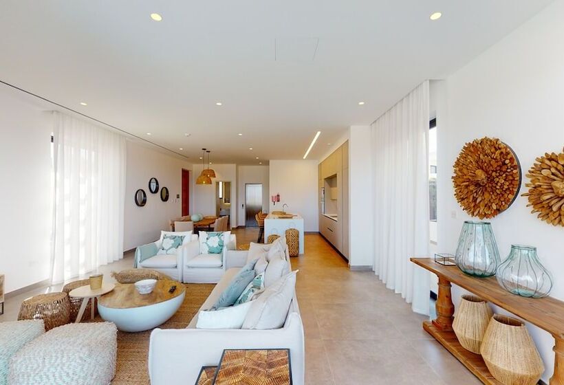 هتل Periyiali Konnos Villas Beach Resort