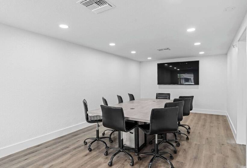 Отель Travelodge By Wyndham Kissimmee/orlando