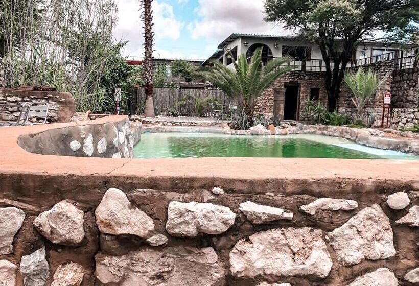 فندق Nkisi Guesthouse