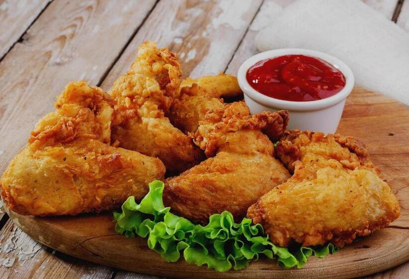 هتل Oyo 70137 S L V Residencies