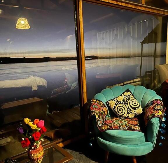 ホテル Uros Walysuma Titicaca Lodge