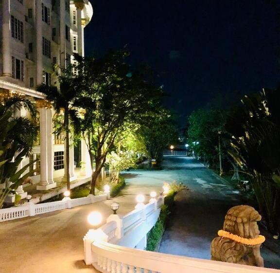 Hermitage Hotel Korat Sha