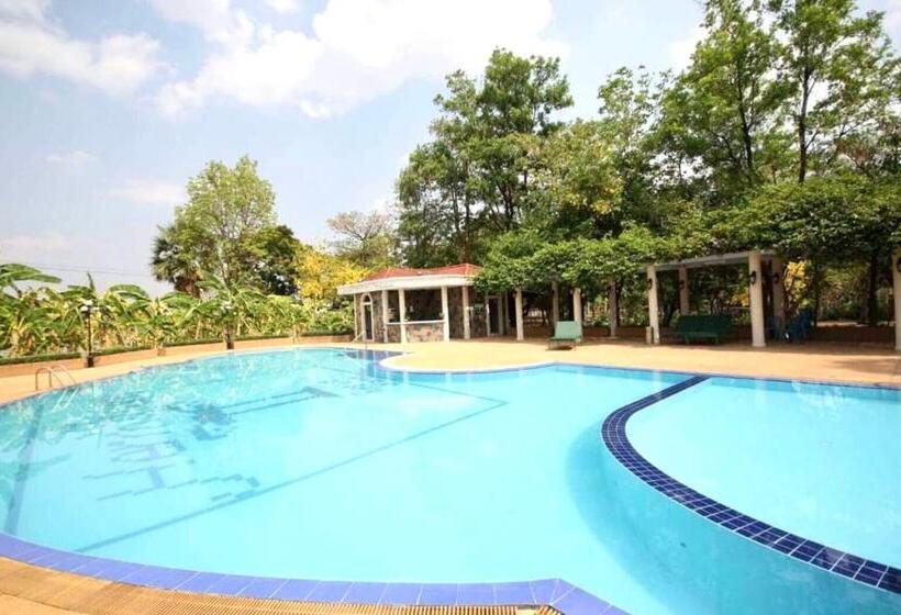 Hermitage Hotel Korat Sha