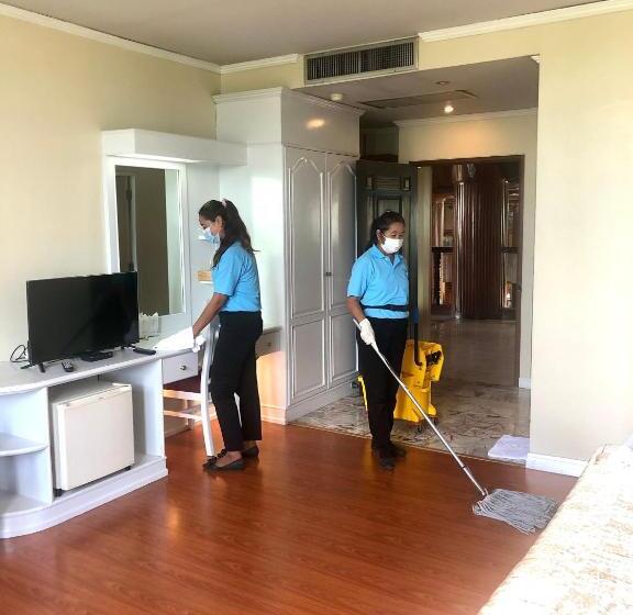 Hermitage Hotel Korat Sha