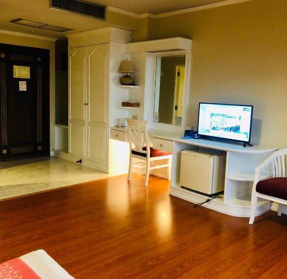 Hermitage Hotel Korat Sha