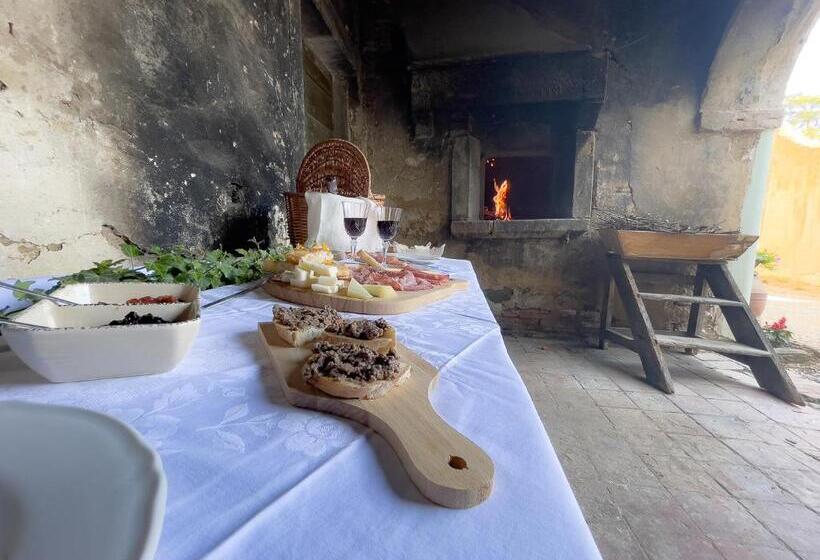 ホテル Agriturismo Villa La Fontina