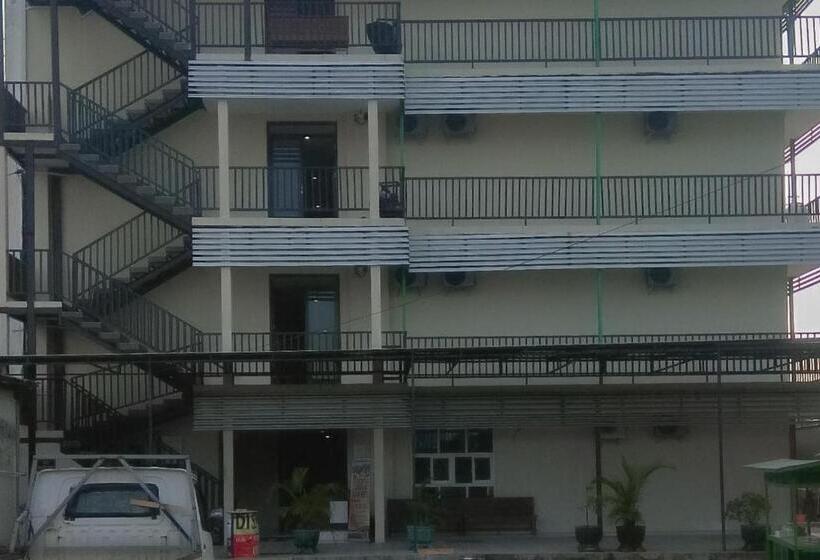 هتل Reddoorz Plus At Pelita Guest House Balikpapan