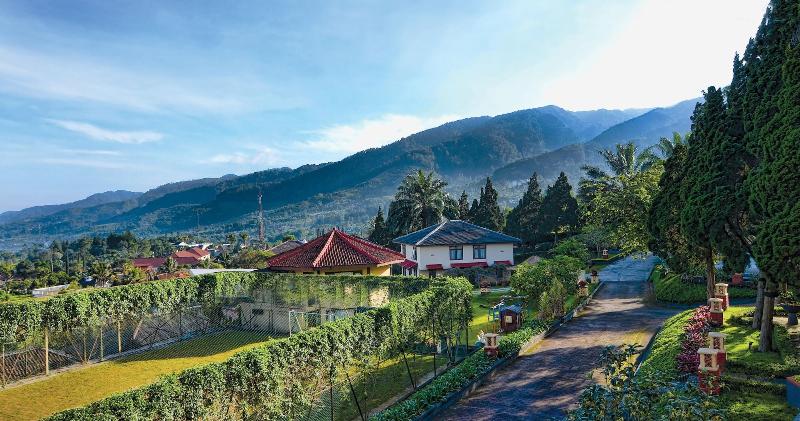 Отель The Jayakarta Cisarua