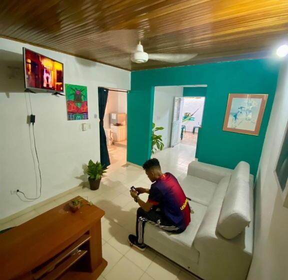 تختخواب و صبحانه Aurelia Compartida Hospedaje