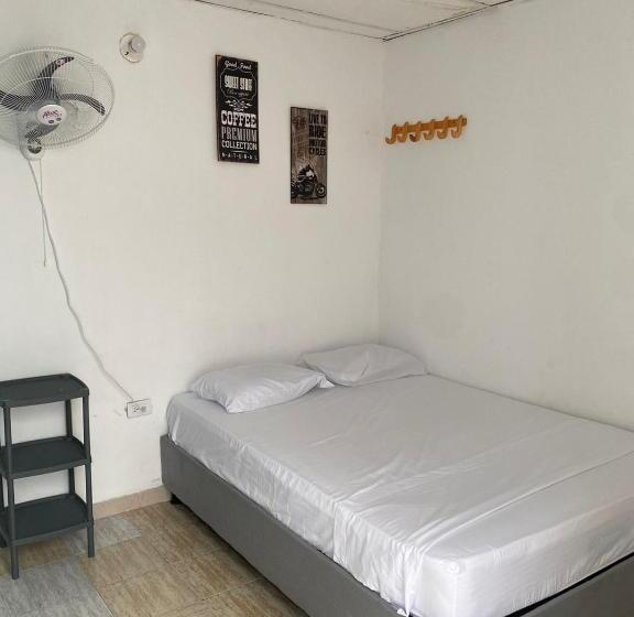 تختخواب و صبحانه Aurelia Compartida Hospedaje