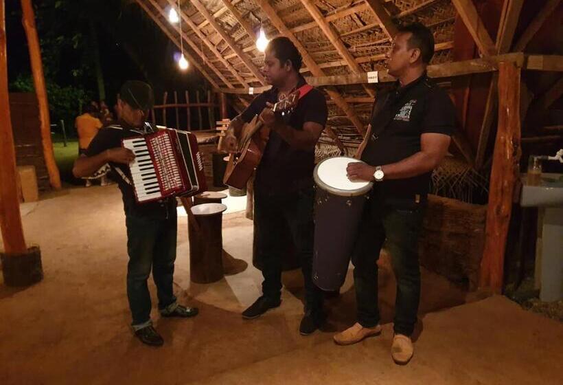 בית מלון כפרי Monara Arana Farm Resort