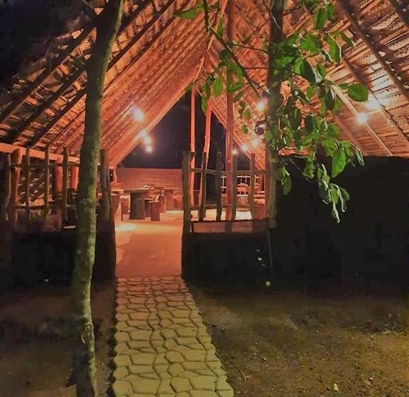 בית מלון כפרי Monara Arana Farm Resort