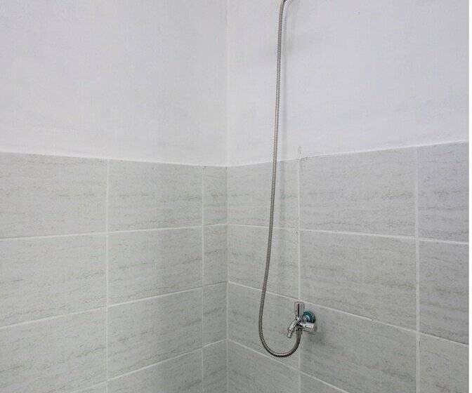 فندق Spot On 92490 Casa Homestay Syariah