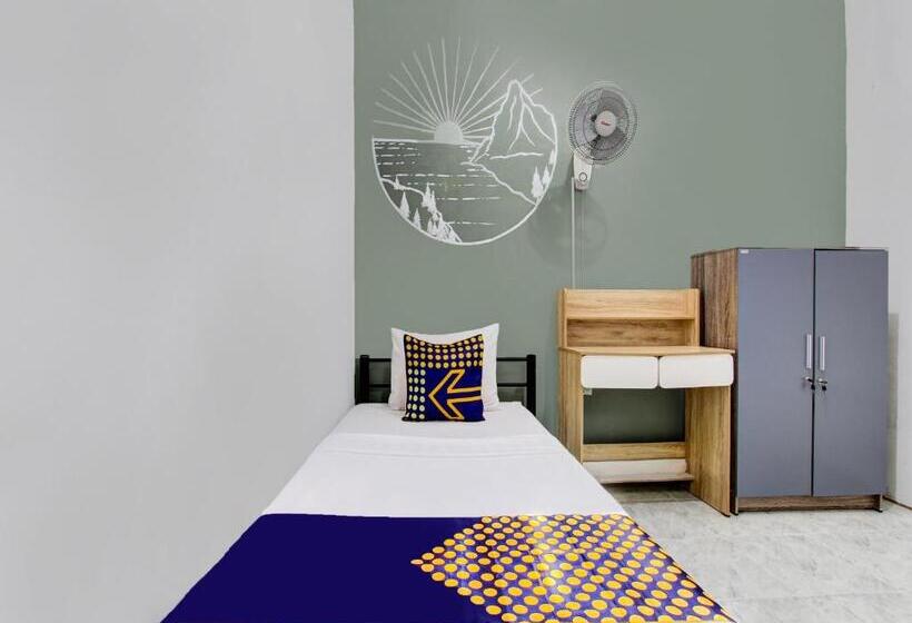 فندق Spot On 92490 Casa Homestay Syariah