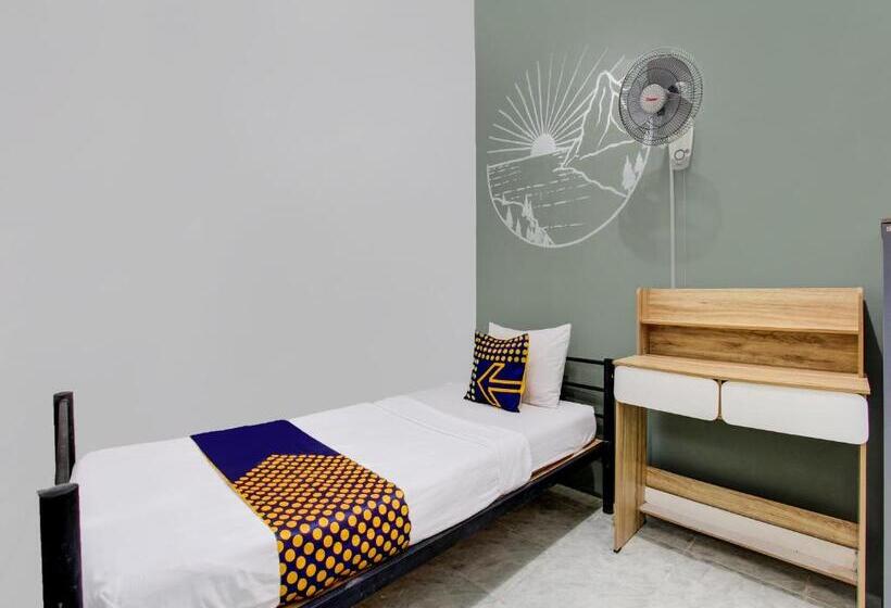 فندق Spot On 92490 Casa Homestay Syariah